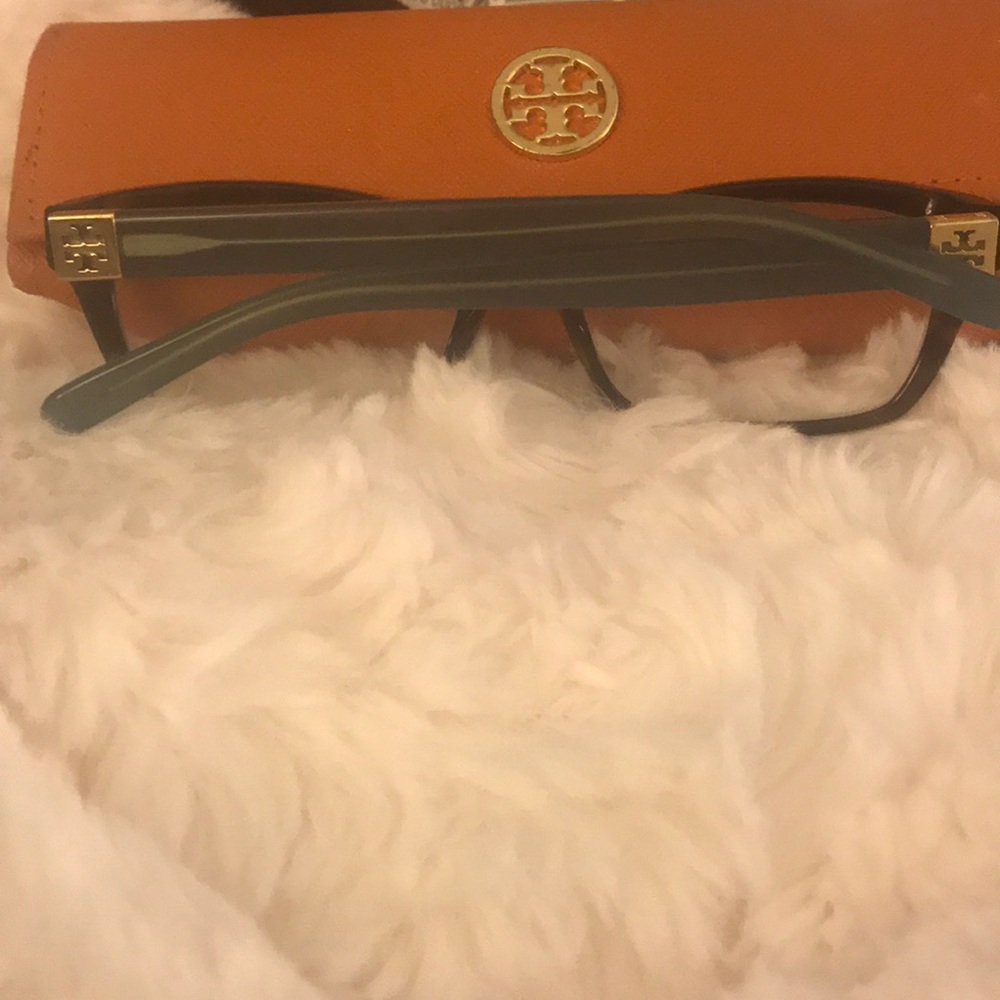 Tory Burch tortoise glasses with logo case - Picture 4 of 6